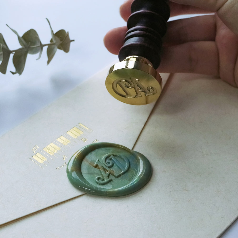 Use an electric sealing wax melting pot 3